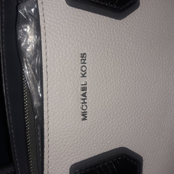 NWOT Michael Kors Leather Mercer Gray & Black Handbag with Crossbody Strap - Picture 5 of 13